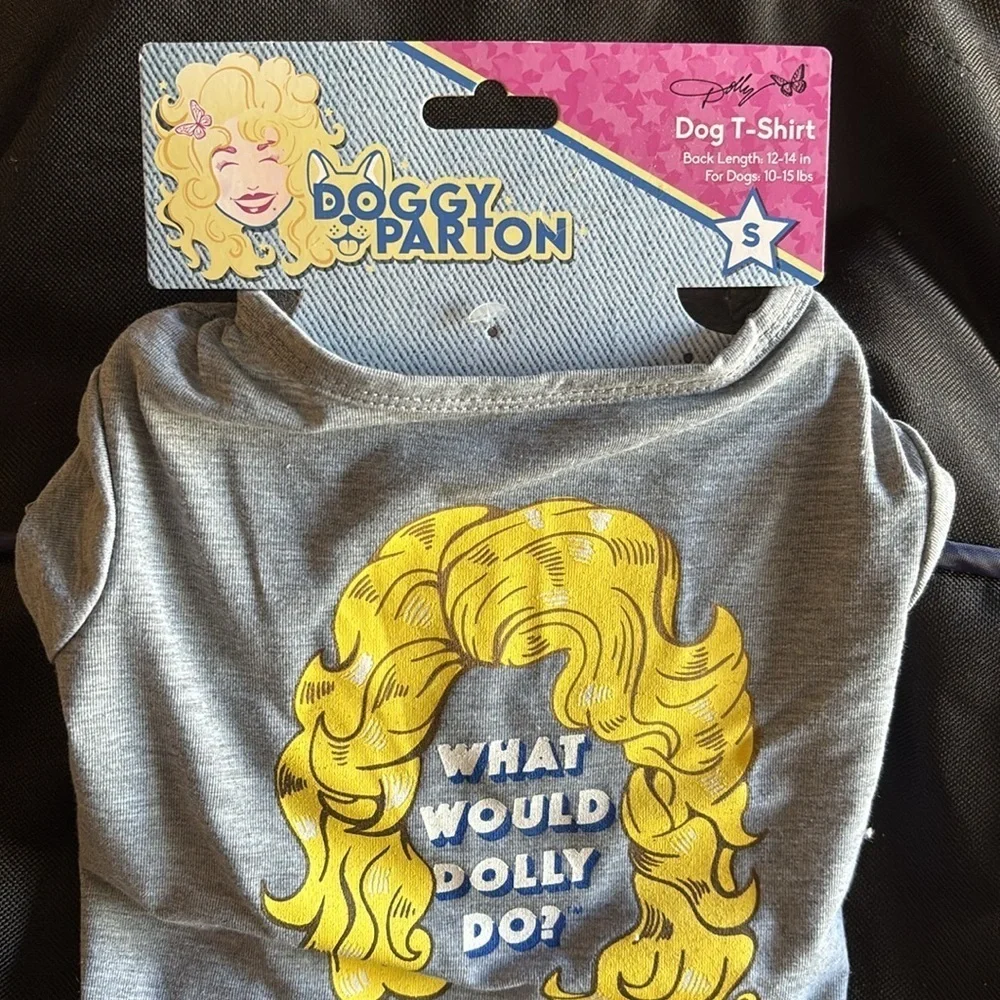 NWT What would Dolly do? Doggy Parton dog T-shirt small￼